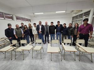 FRN: El rector Parmetler hizo entrega de nuevos pupitres